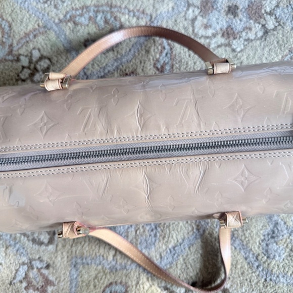 Louis Vuitton  Neutral Vernis Patent Leather Shoulder Bag - Picture 14 of 14